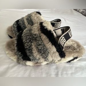 Like new Fluffy Ugg slippers (Fluff Yeah)